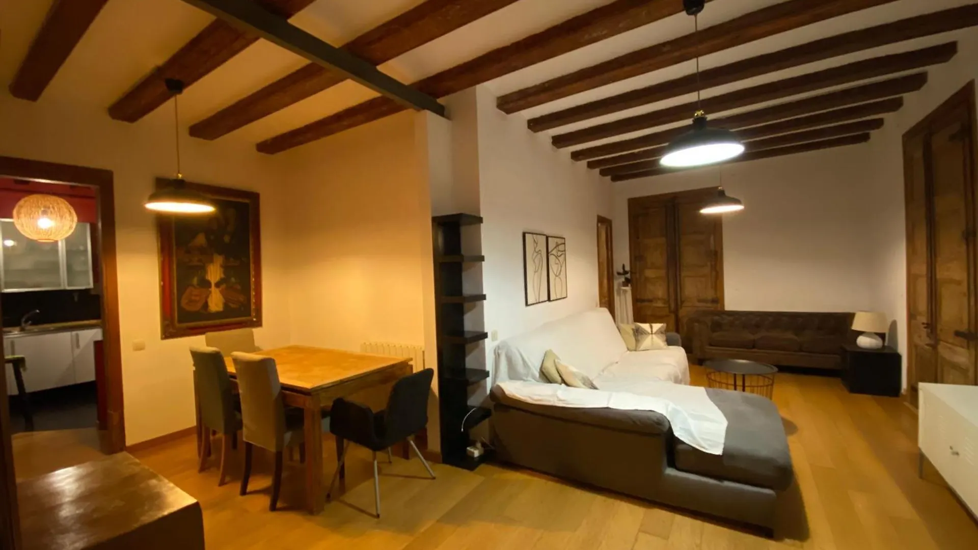 Big Boutique Apartment In The City Center contacts